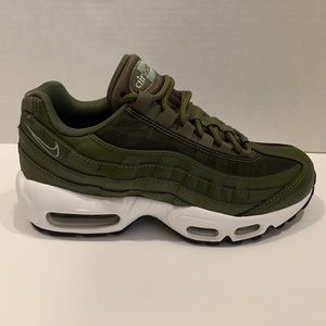 New women’s Nike air max 95 green Sz 6 307960-304